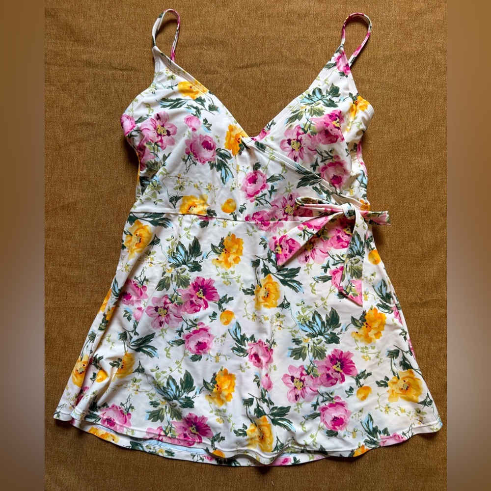 Midnight by Carole Hochman White Floral Swimsuit with skirt Size 10